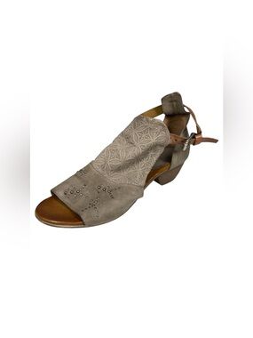 Miz Mooz Carey Taupe Open Toe Studded Leather Sandals Shoes Womens 38 7.5 8